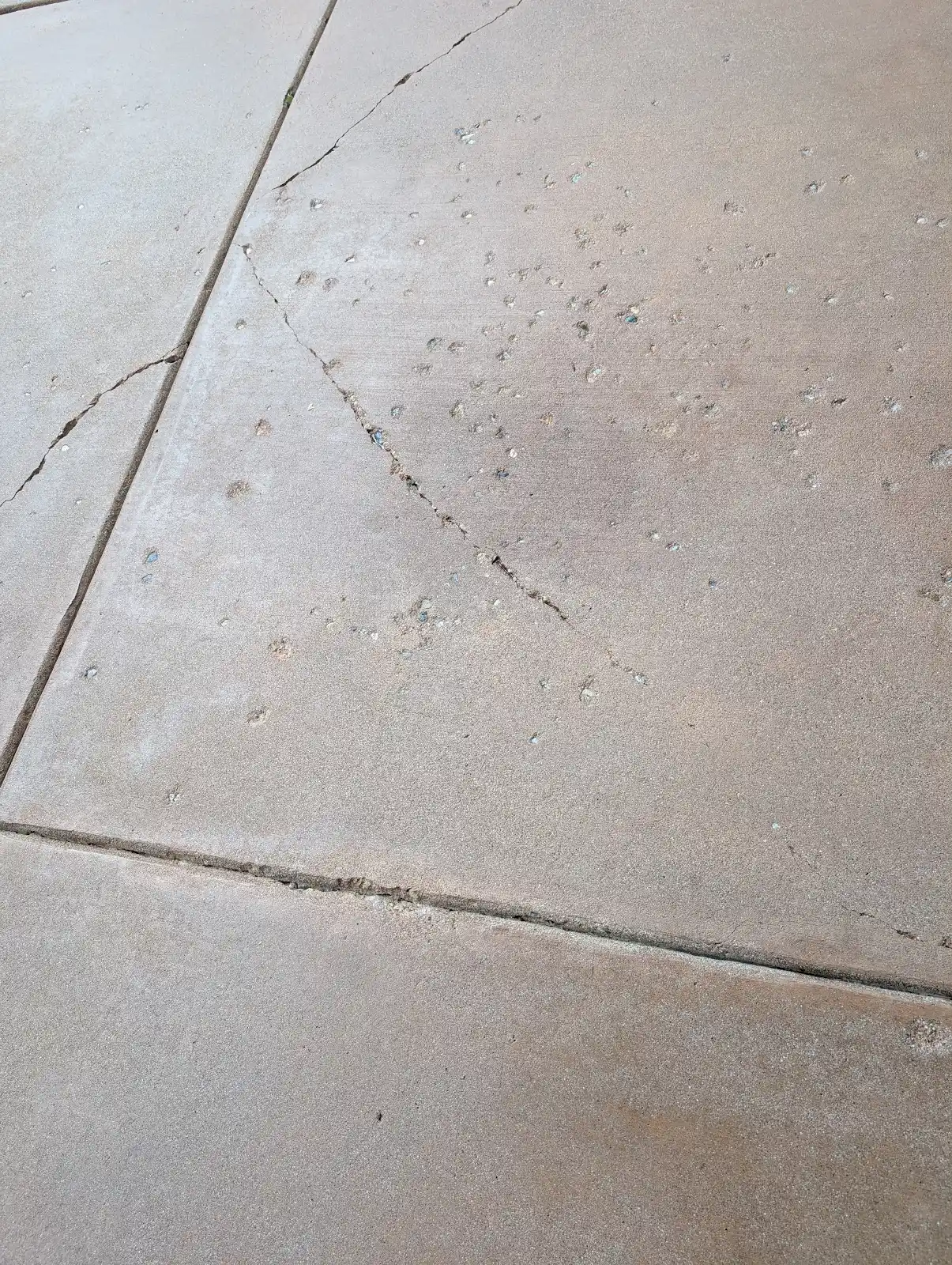Surface cleaner lifting grime from a concrete floor